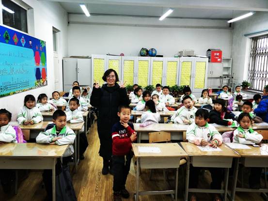 马鹏飞与小学生